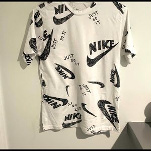 Nike white and black logo pattern t-shirt